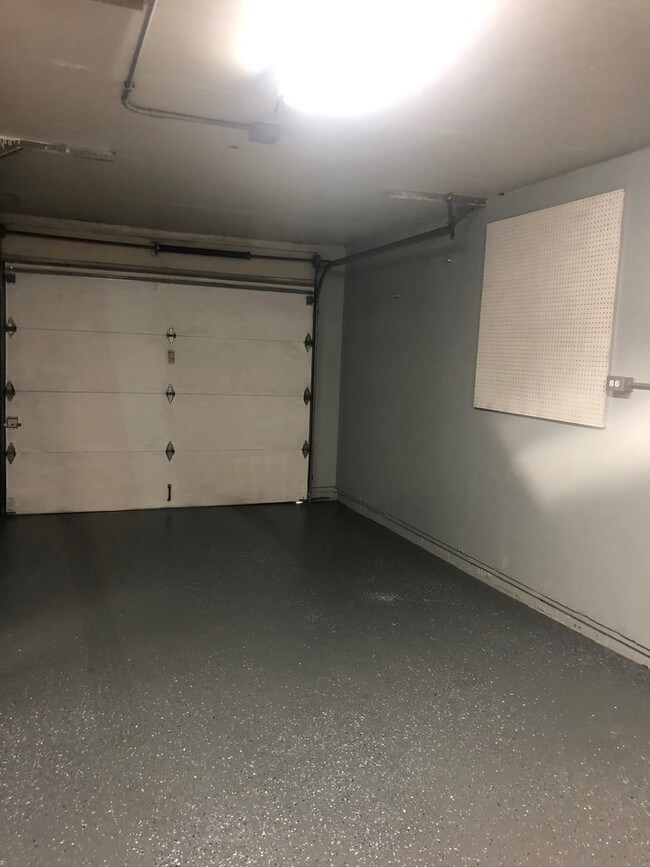 Building Photo - 8214 Shibler Dr