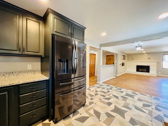 Building Photo - 2875 S Sherman St