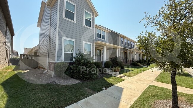 Building Photo - 2521 Stella Ln