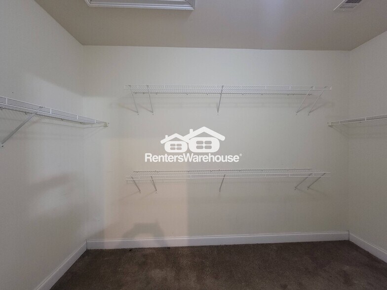 Building Photo - 1025 Rowanshyre Cir