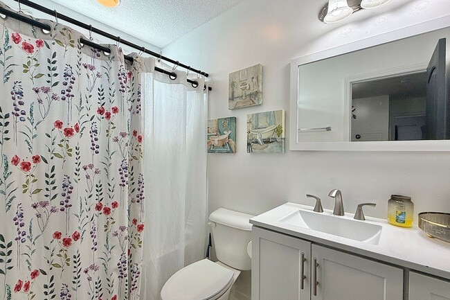Building Photo - AVAILABLE NOW! (Small Pets Preferred) | $500 RENT CREDIT