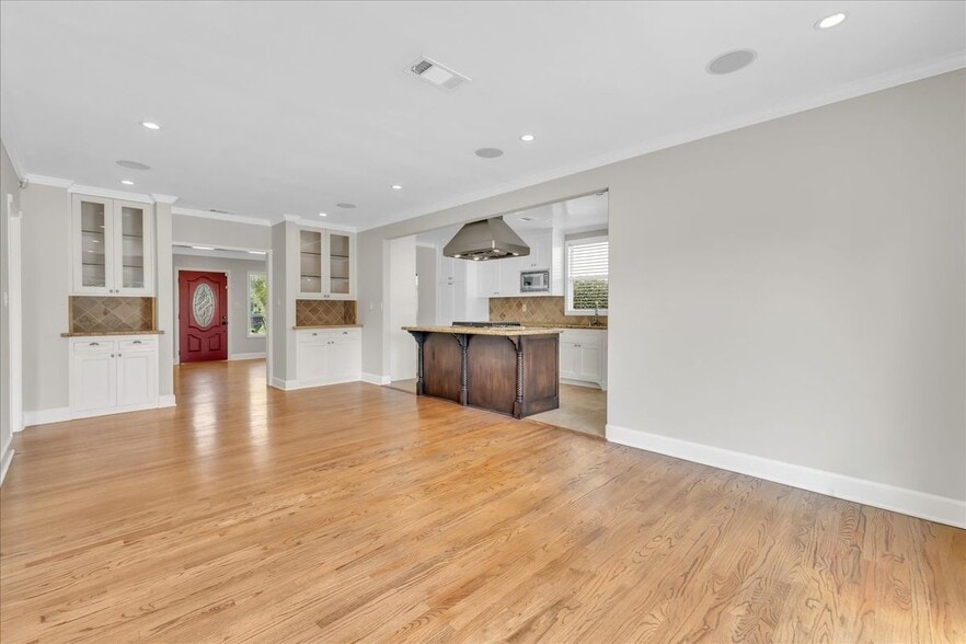 Building Photo - 4710 Cartwright Ave