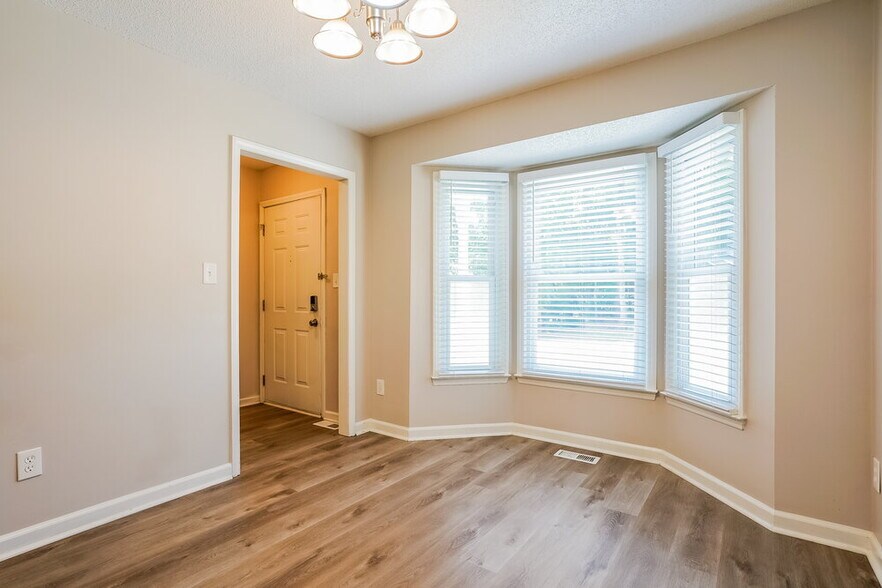 Building Photo - 303 Southampton Dr