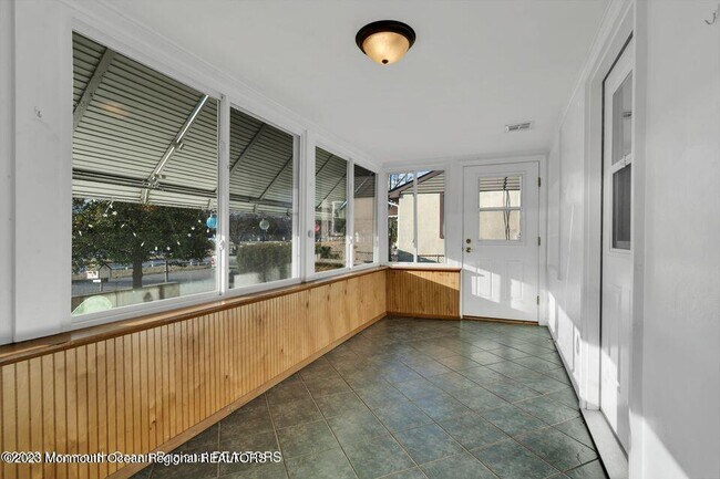 Building Photo - 1708 Lake Dr