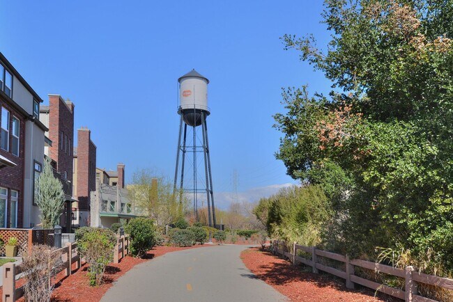 Building Photo - Luxury 2-Bedroom Monte Vista Condo with Downtown Views & Monthly House Cleaning Included