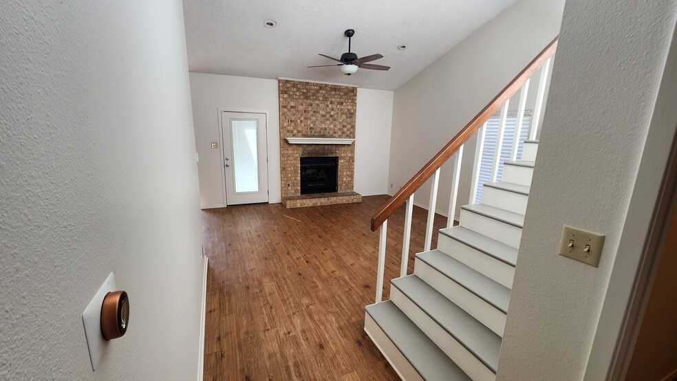 Building Photo - 2320 Aberdeen Dr