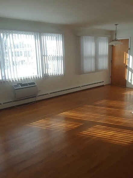 Building Photo - 2426 183rd St