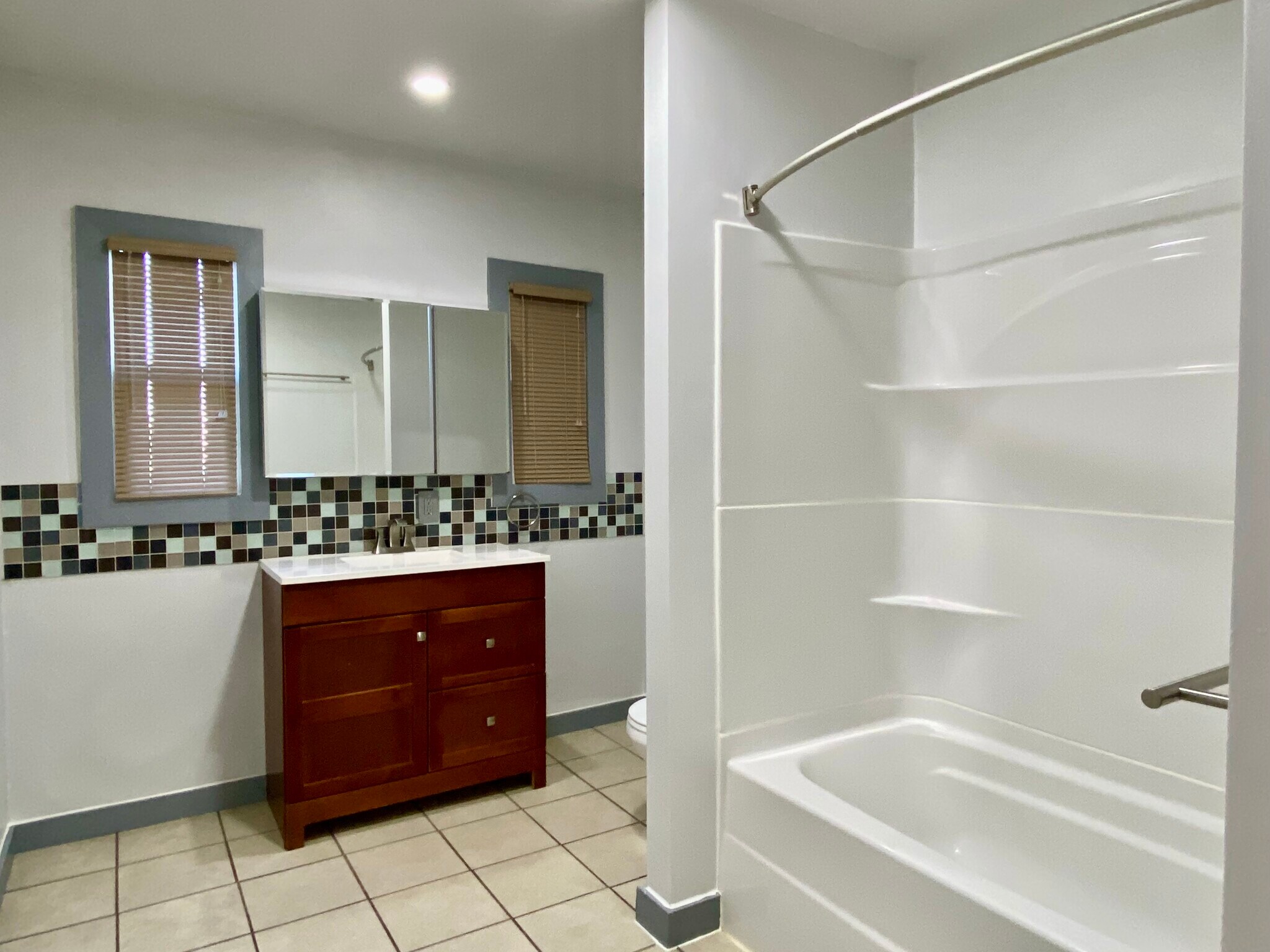 Building Photo - 1043 Sanborn Ave