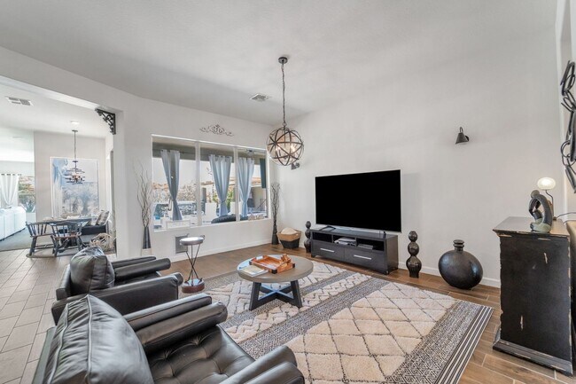 Building Photo - Spacious 4BR House in Cave Creek
