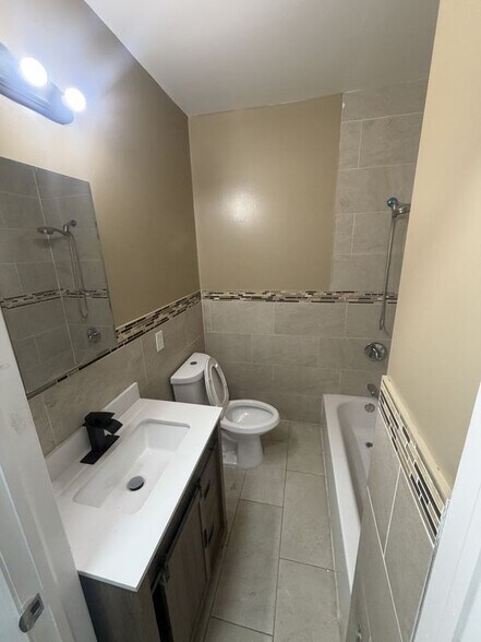 Building Photo - 131-133 Huntington Terrace, 1st floor apt