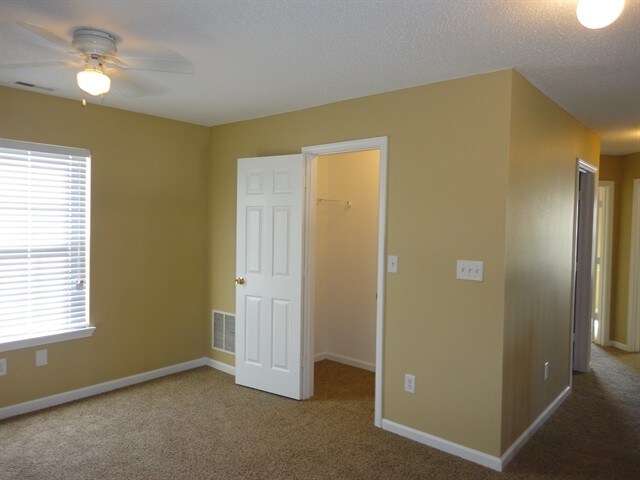 Building Photo - 15318 Ten Point Dr