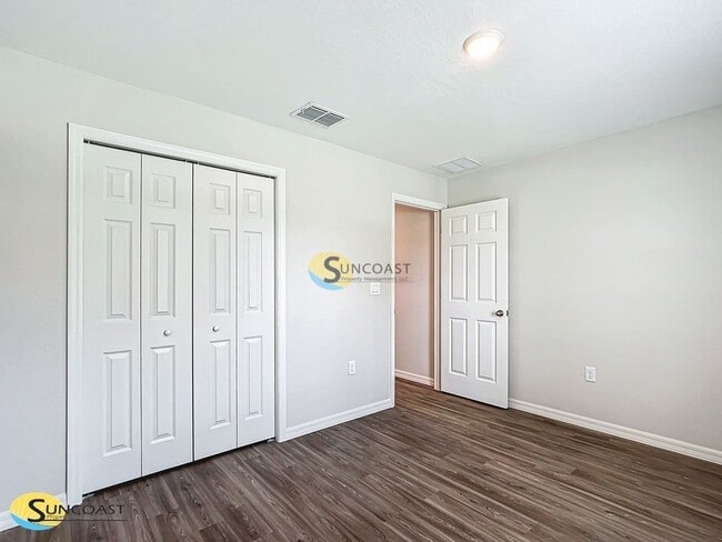 Building Photo - 5994 E Willow St