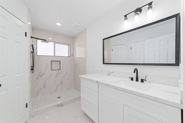 Building Photo - 13330 Agarita Ln