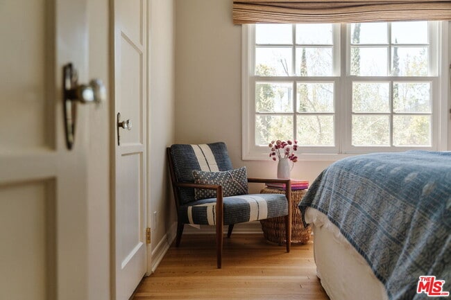 Building Photo - 231 S Thurston Ave