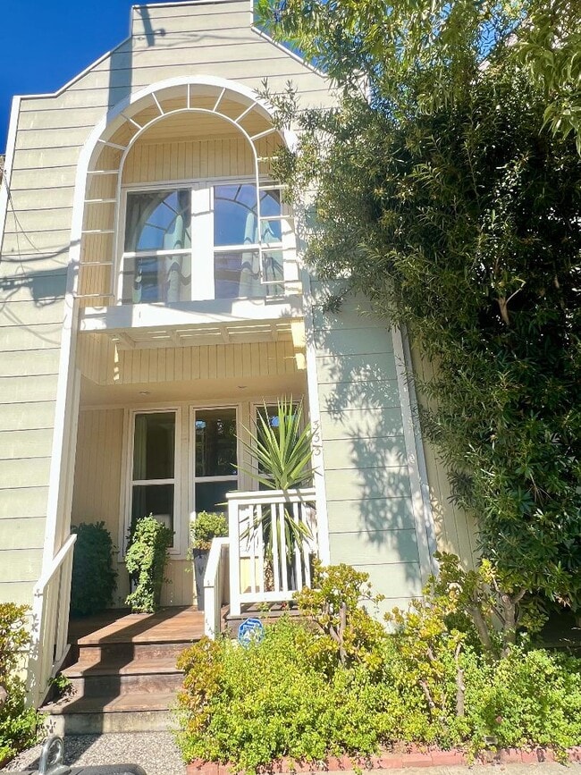 Building Photo - 333 Ramona St