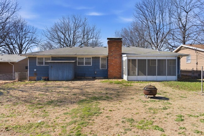 Building Photo - 2308 S Hampton Ave