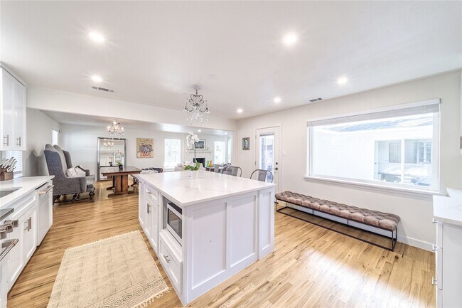 Building Photo - 5837 Clendenin Ave