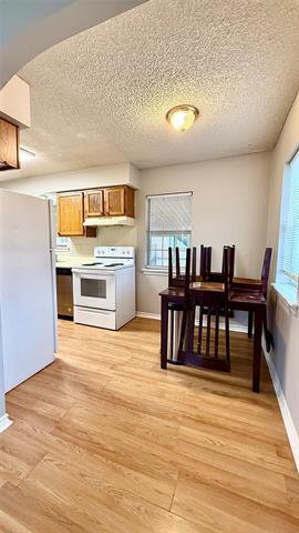 Building Photo - 370 W Park St