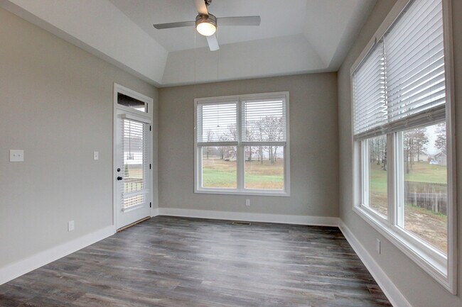 Building Photo - 128 Riverbend Dr
