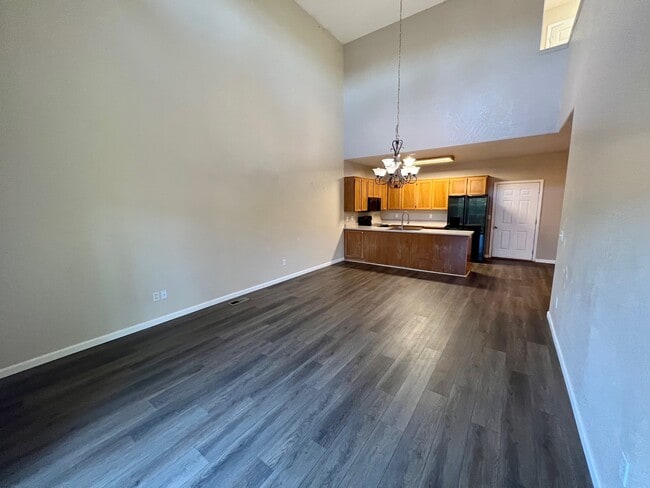 Building Photo - 2635 Parkwood Village Ln