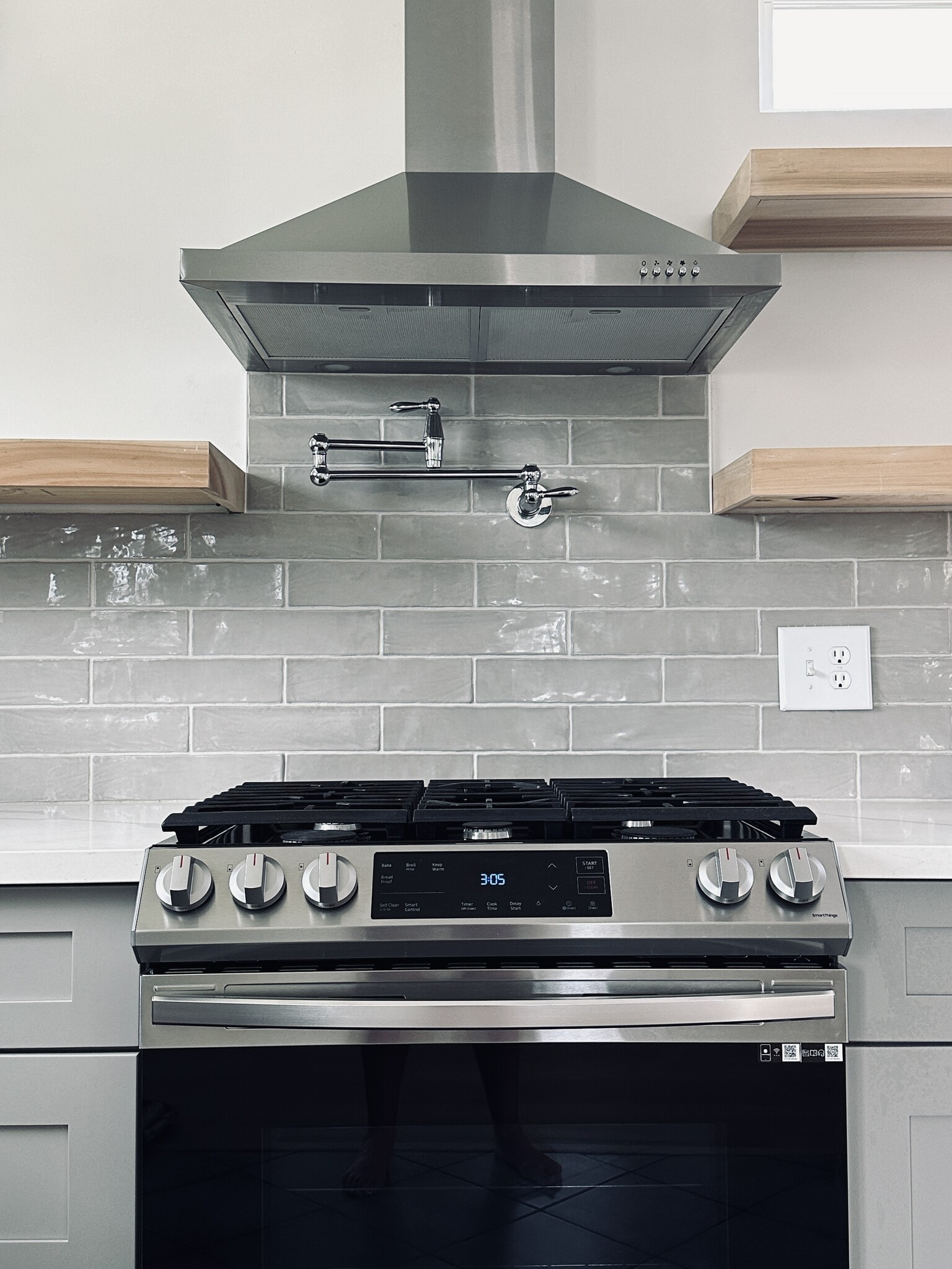 Pot filler - 7900 Richard St