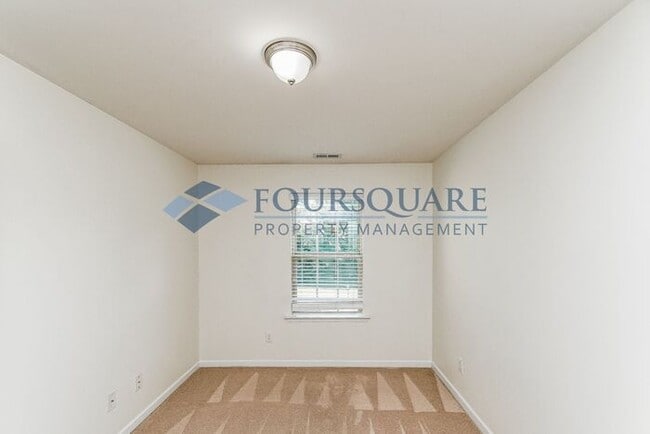Building Photo - Townhome | Washer/ Dryer Included |Fenced ...