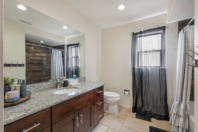 Building Photo - 57731 San Tropeze Dr
