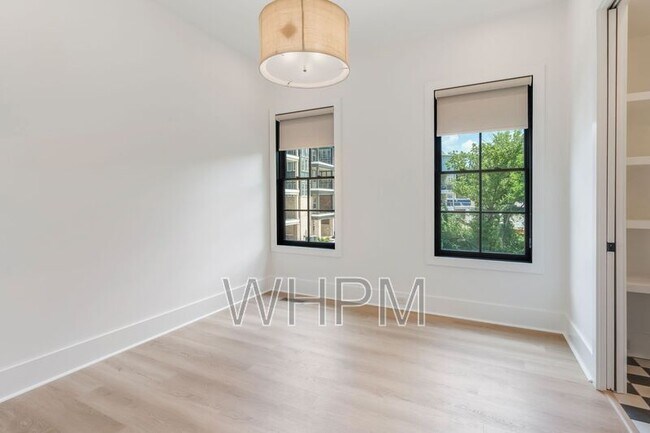 Building Photo - 541 Skyview Dr