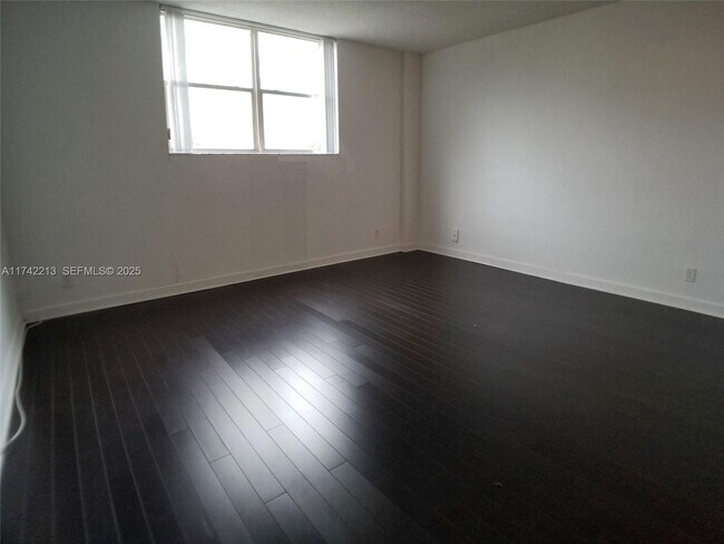 Building Photo - 4001 S Ocean Dr