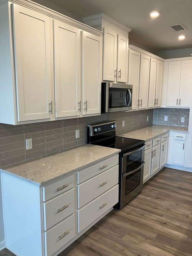Building Photo - Beautiful lakefront living in Sherrils Ford