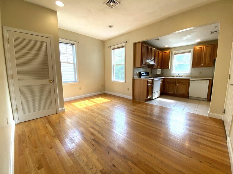 Building Photo - 454 Green St