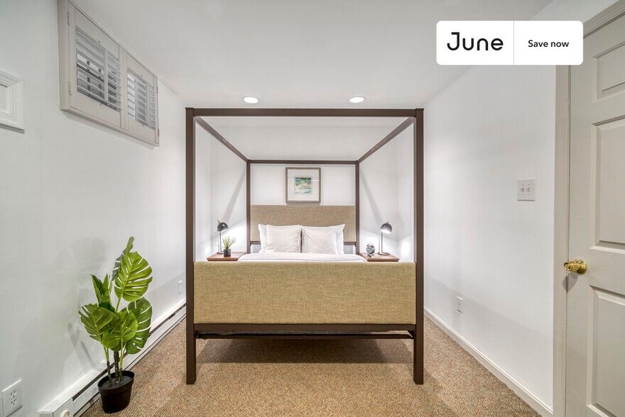 Building Photo - 1843 Burke St SE