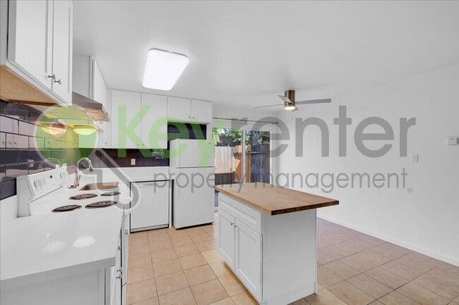 Building Photo - 6705 Greenback Ln