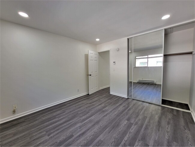 Building Photo - 2553 Lancaster Ct