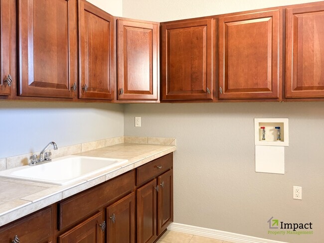 Building Photo - 10862 Glengate Cir