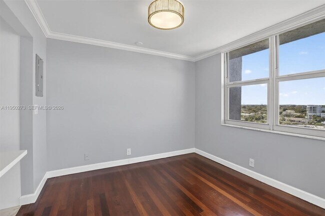 Building Photo - 1625 SE 10th Ave