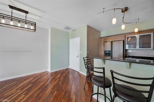 Building Photo - 2 br, 2 bath Condo - 335 S Biscayne Blvd A...