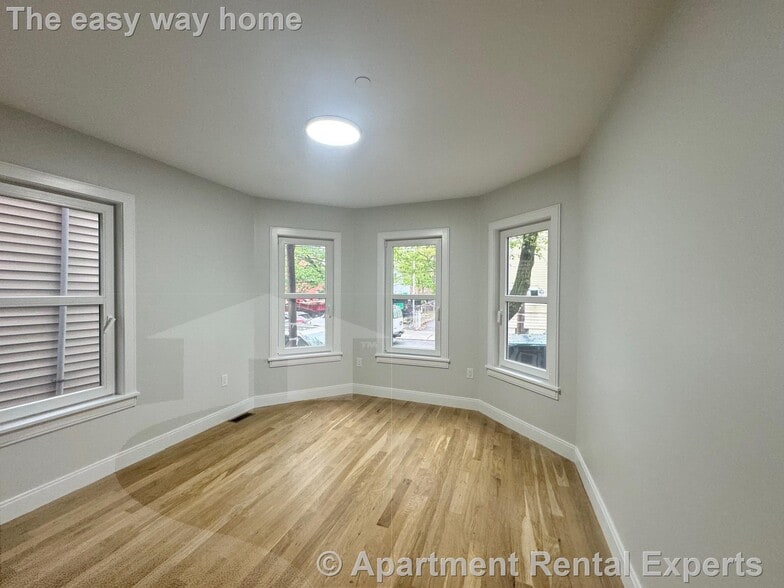 Building Photo - 35 Gore St