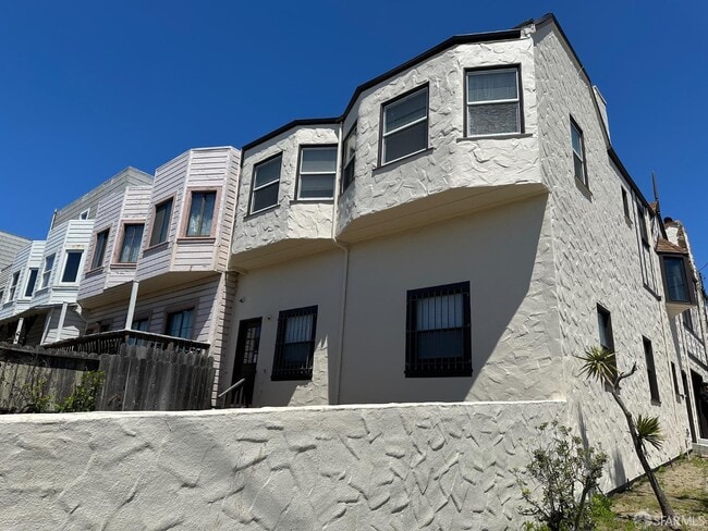 Building Photo - 1599 35th Ave