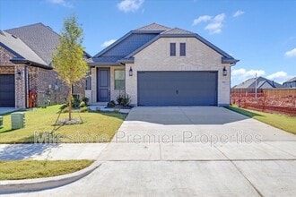 Building Photo - 820 Sunflower Trl