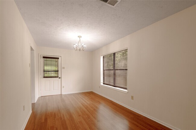 Building Photo - 138 Summer Pl