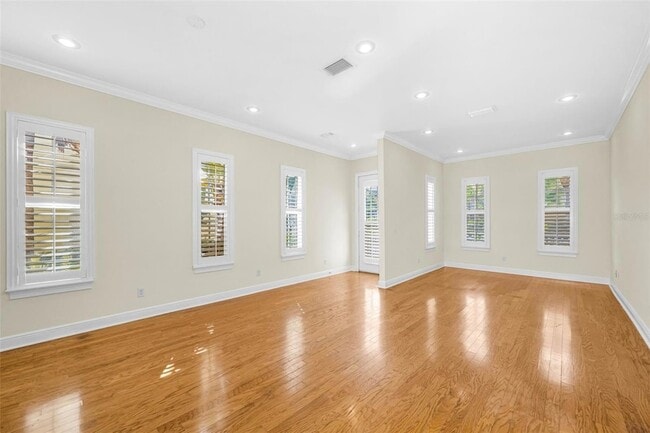 Building Photo - 924 Hemingway Cir