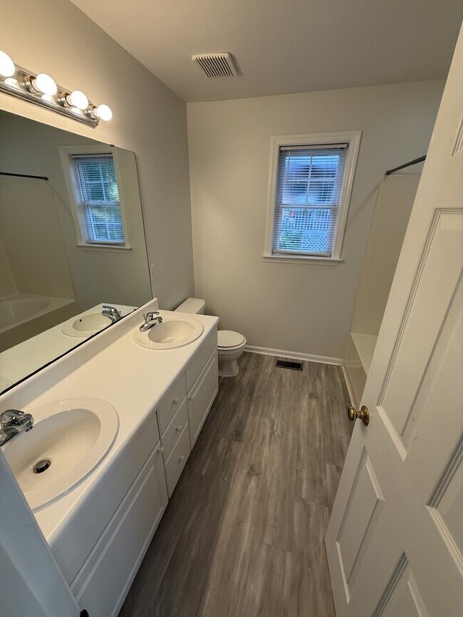 Building Photo - 304 Aqua Marine Ln