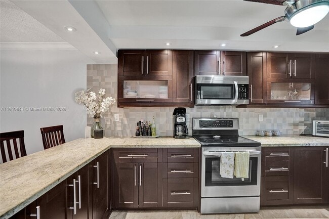 Building Photo - 9410 N Hollybrook Lake Dr