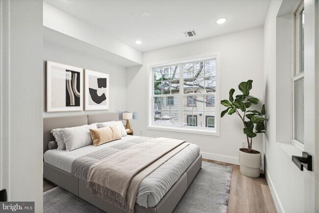 Building Photo - 2330 Frankford Ave