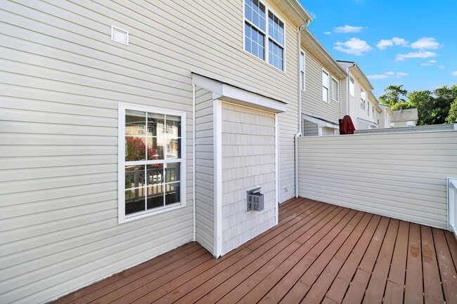 Building Photo - Lovely 3 Bed 2.5 Bath Townhome in Mint Hill!