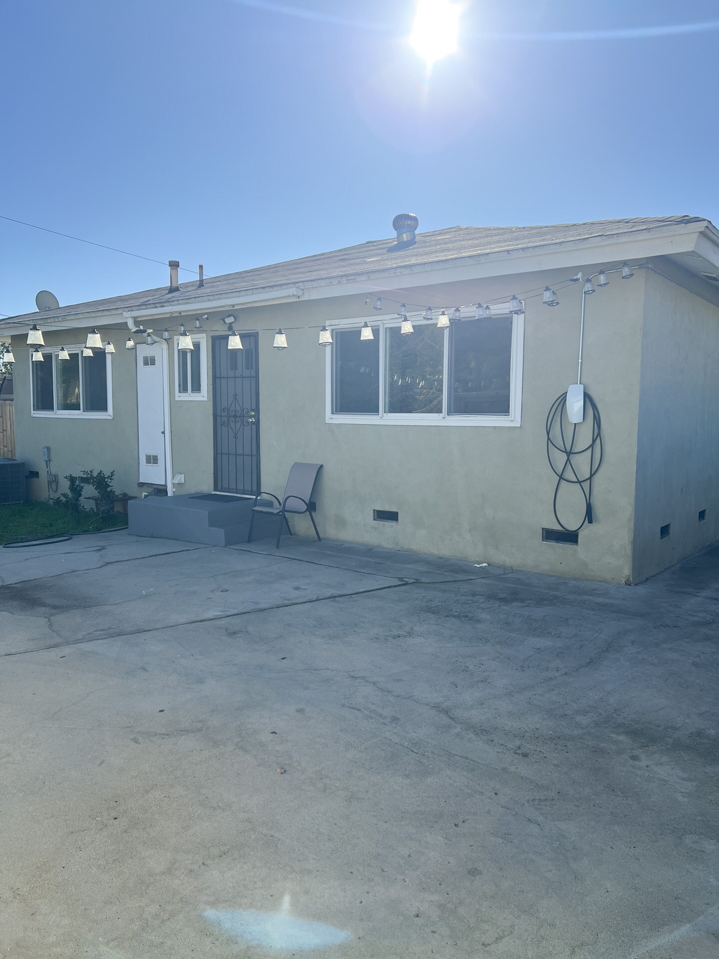 Building Photo - 10447 Cantara St