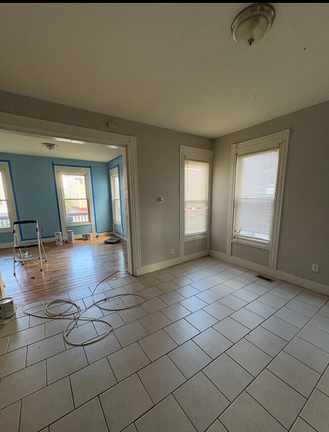 Building Photo - 28 Cassius St