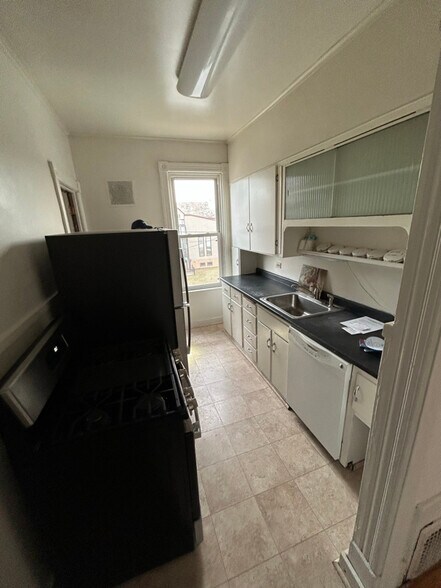 Building Photo - 1381 Union St