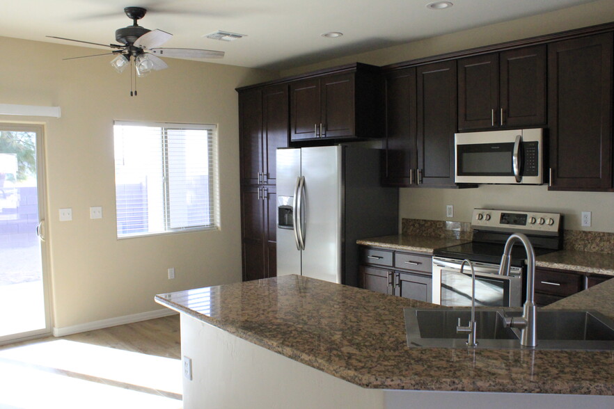 Building Photo - 9847 S Prescott Dr